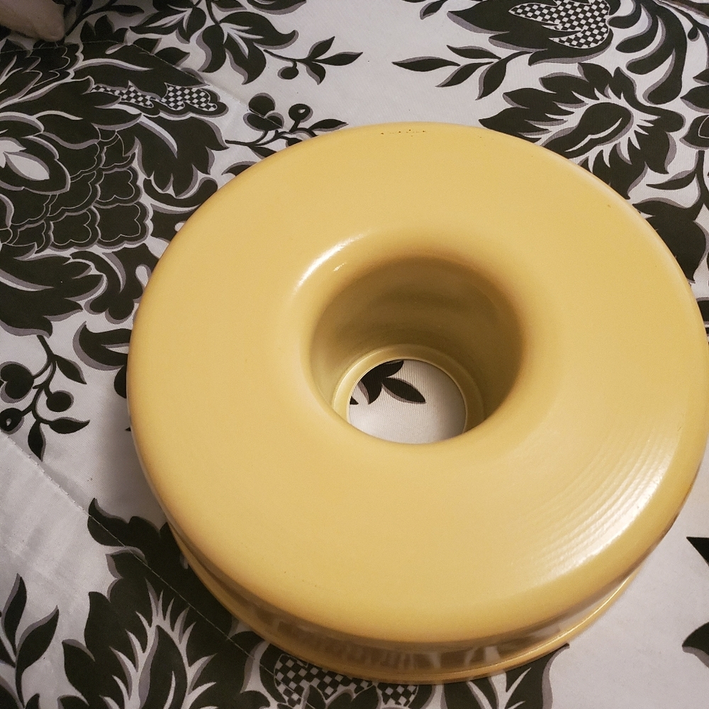 6 cake and cookie pans